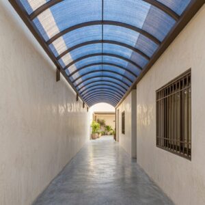 مظلات مداخل المباني – حماية وأناقة للواجهات