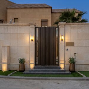 باب حديد سكني خارجي - أناقة وأمان للمشاريع السكنية